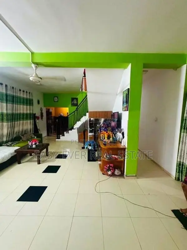 රාගම – බටුවත්තෙන් වටිනා දෙමහල් නිවසක් / AJ14712