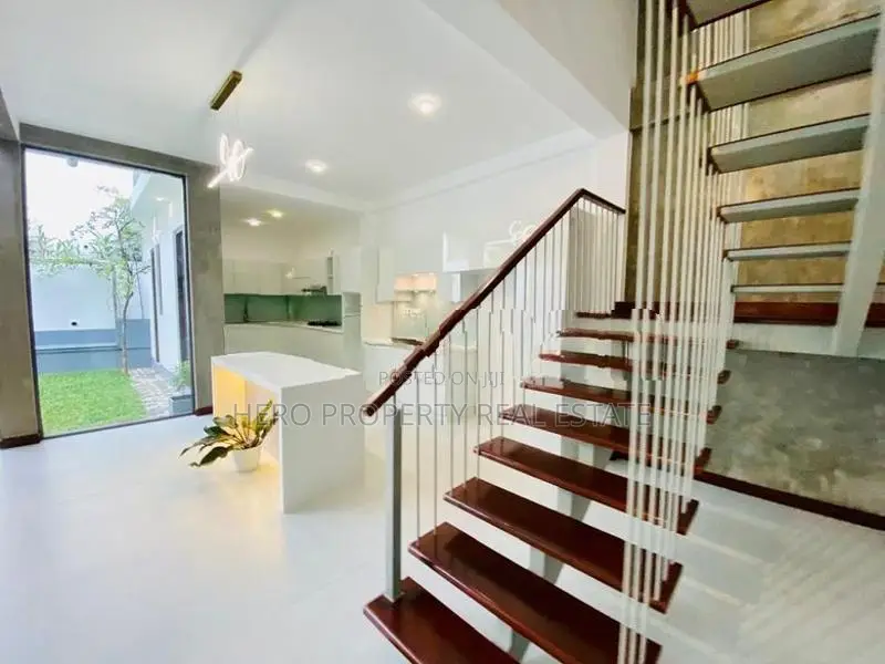 HJS159- Luxury Valuable House for Sale in Kadawatha