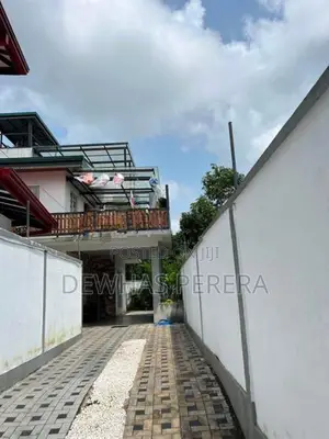 3 story superb luxury house with solar power pamunuvila Kelaniya