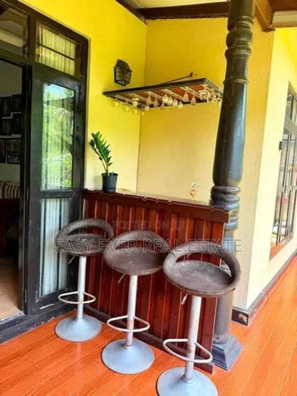 ප්‍රධාන බස් මාර්ගයට ආසන්නව අංගසම්පූර්ණ නිවස ගෘහ භාණ්ඩ සමඟ / KK 14989