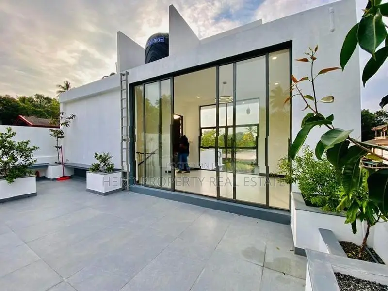 HJS159- Luxury Valuable House for Sale in Kadawatha