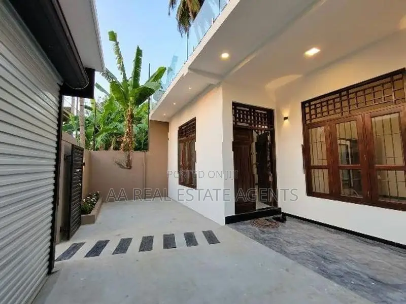 Three-Storey House for Sale in Wellampitiya