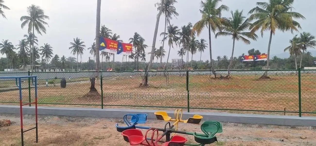 පිහිනුම් තටාකය, සමාජ ශාලා ඇතුලු පහසුකම් රැසකින් සමන්විත ඉඩමක් කුරුණෑගල
