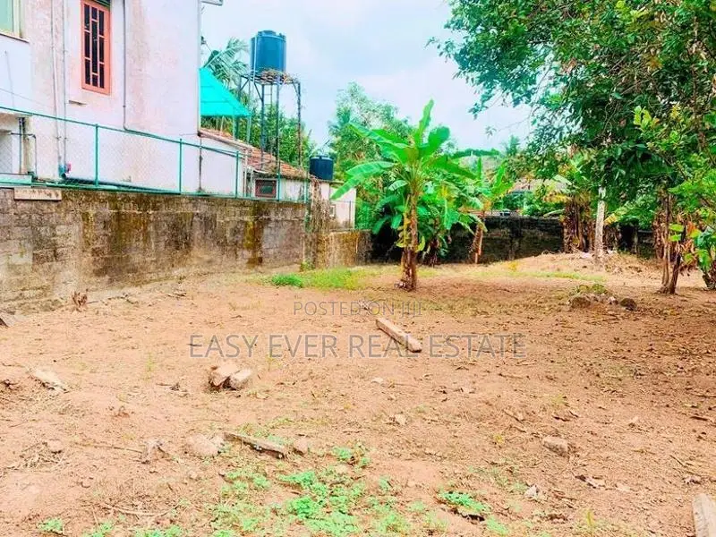 මිනුවන්ගොඩ නගරයේන් පර්චස් 16යි.පර්චසය