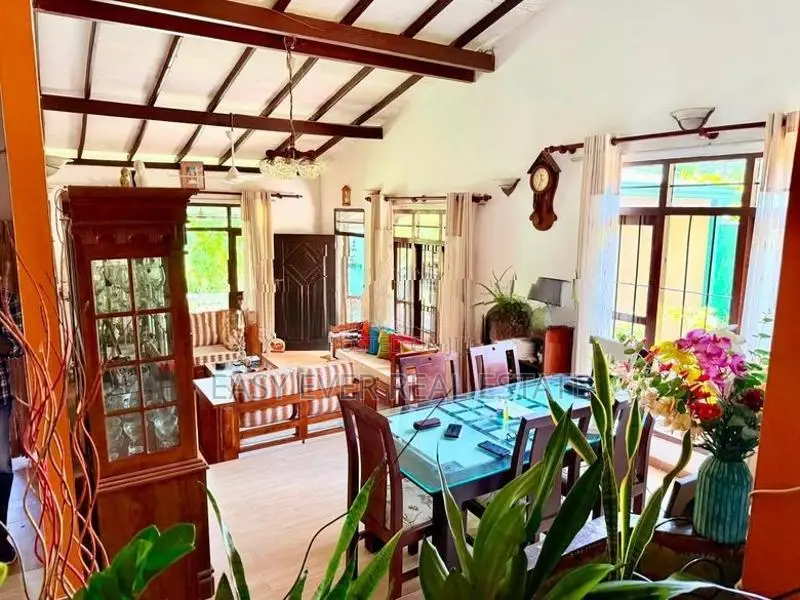ප්‍රධාන බස් මාර්ගයට ආසන්නව අංගසම්පූර්ණ නිවස ගෘහ භාණ්ඩ සමඟ / KK 14989