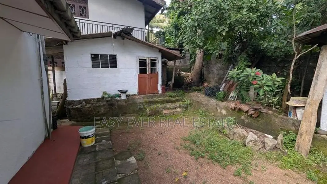 යක්කල ලයිසියම් පාසල ආසන්නයෙන් වටිනා නිවසක් / HS 15136
