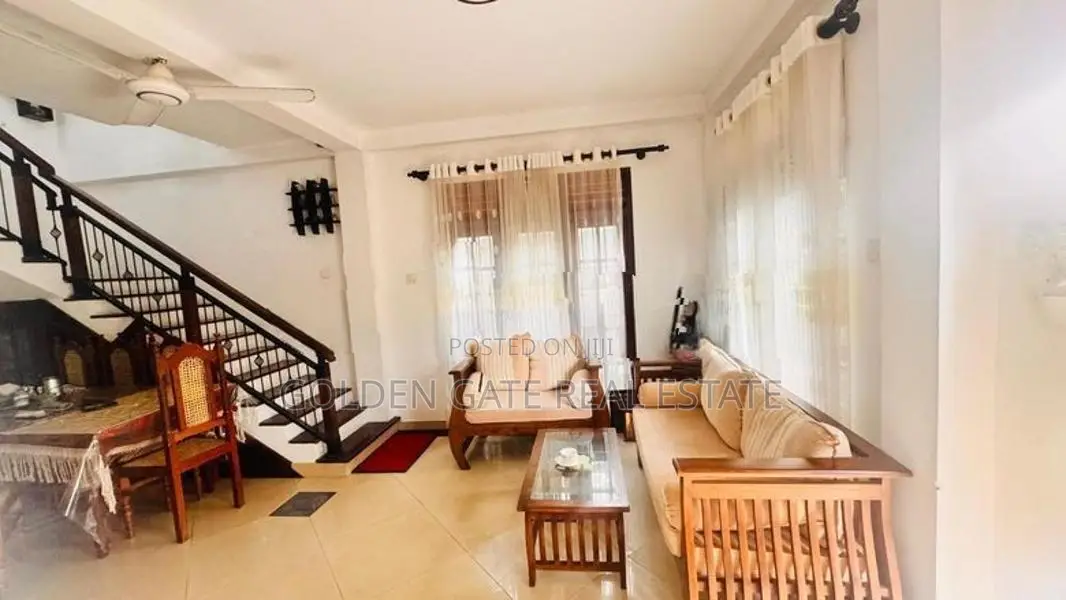 Kadawatha Beautiful Two Storey House Closed to Kandy Road