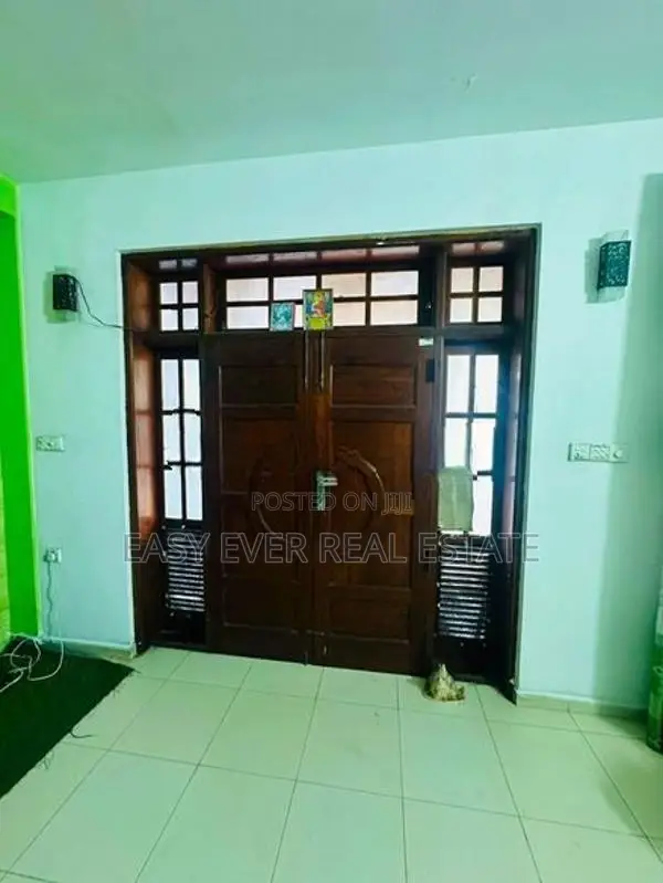 රාගම – බටුවත්තෙන් වටිනා දෙමහල් නිවසක් / AJ14712
