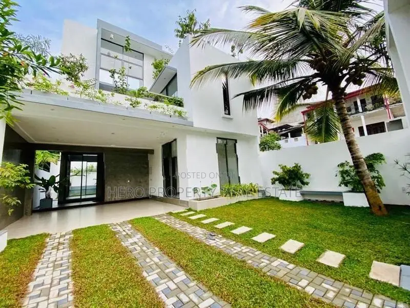 HJS159- Luxury Valuable House for Sale in Kadawatha