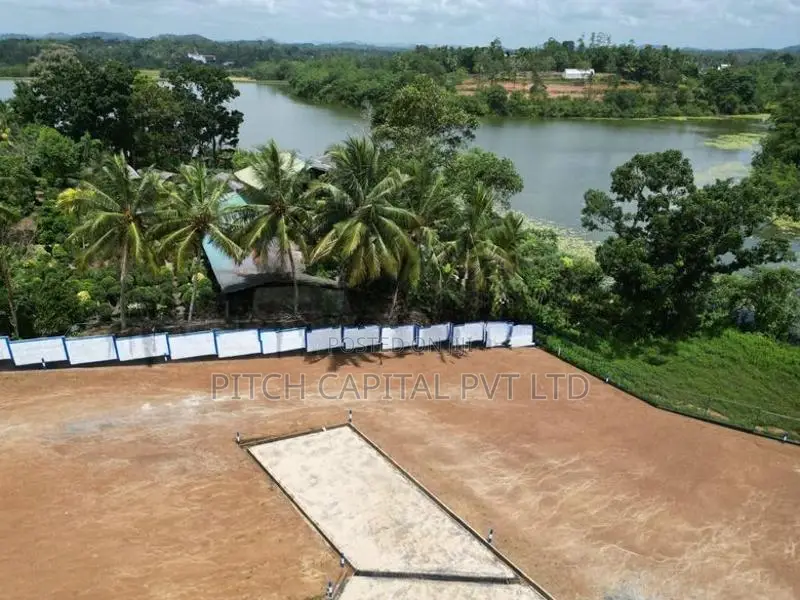 බණ්ඩාරගම උයන්වත්ත වැවට මුහුණලා ඇති වටිනා ඉඩමක්