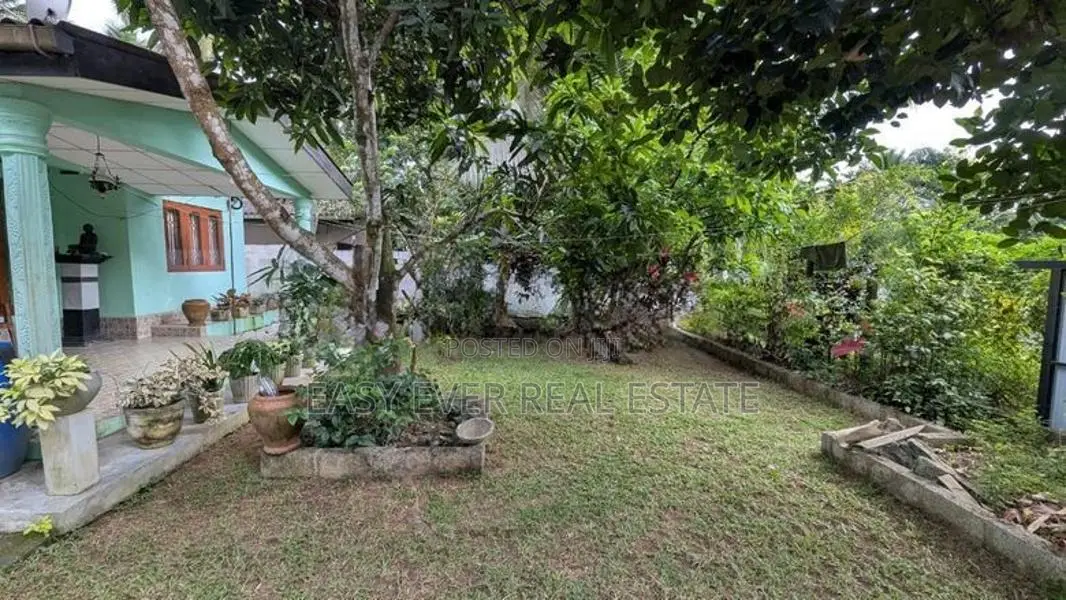 යක්කල ලයිසියම් පාසල ආසන්නයෙන් වටිනා නිවසක් / HS 15136