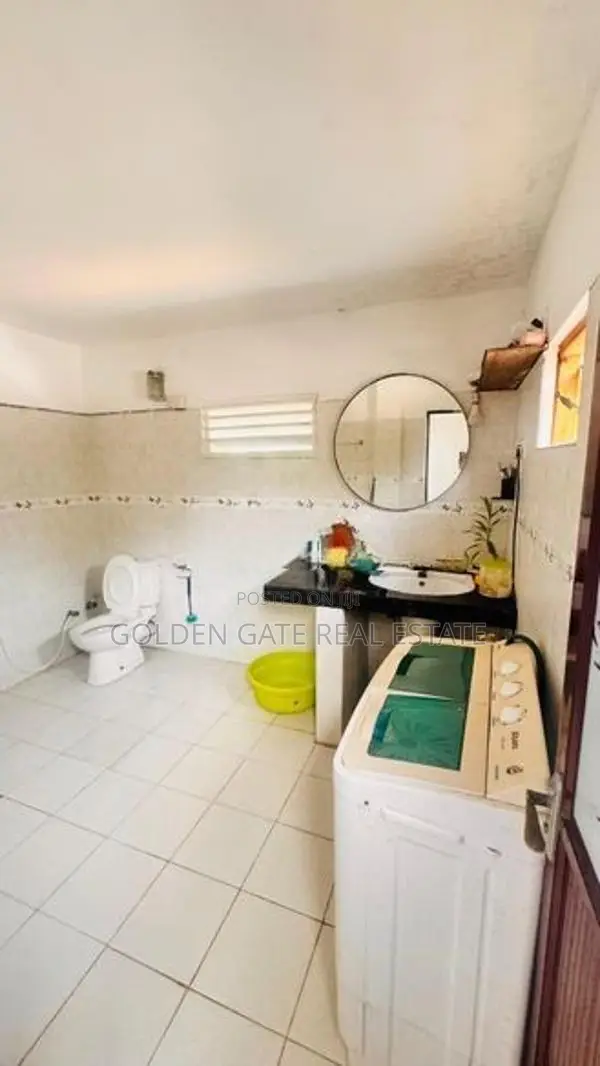 Kadawatha Beautiful Two Storey House Closed to Kandy Road