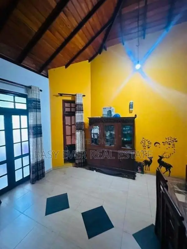රාගම – බටුවත්තෙන් වටිනා දෙමහල් නිවසක් / AJ14712