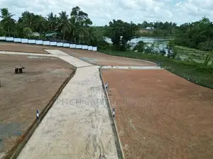 බණ්ඩාරගම උයන්වත්ත වැවට මුහුණලා ඇති වටිනා ඉඩමක්