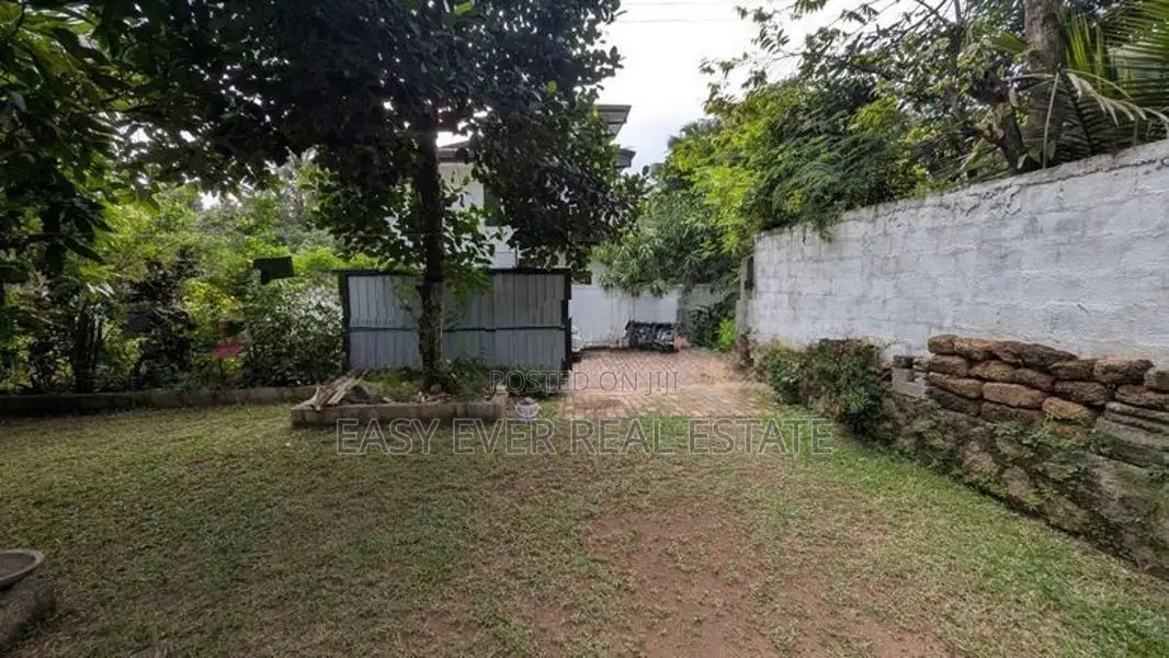 යක්කල ලයිසියම් පාසල ආසන්නයෙන් වටිනා නිවසක් / HS 15136