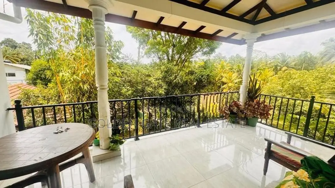 Kadawatha Beautiful Two Storey House Closed to Kandy Road