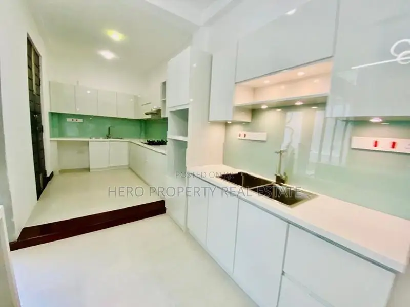 HJS159- Luxury Valuable House for Sale in Kadawatha