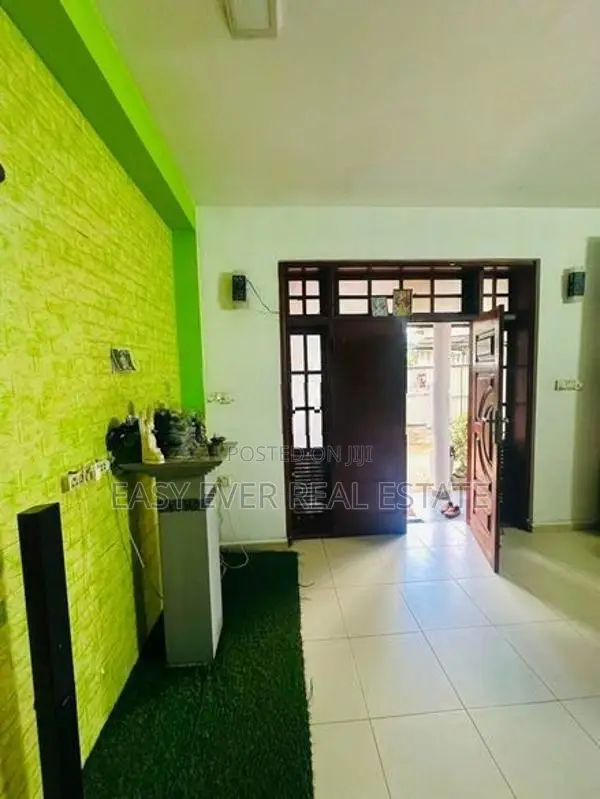 රාගම – බටුවත්තෙන් වටිනා දෙමහල් නිවසක් / AJ14712
