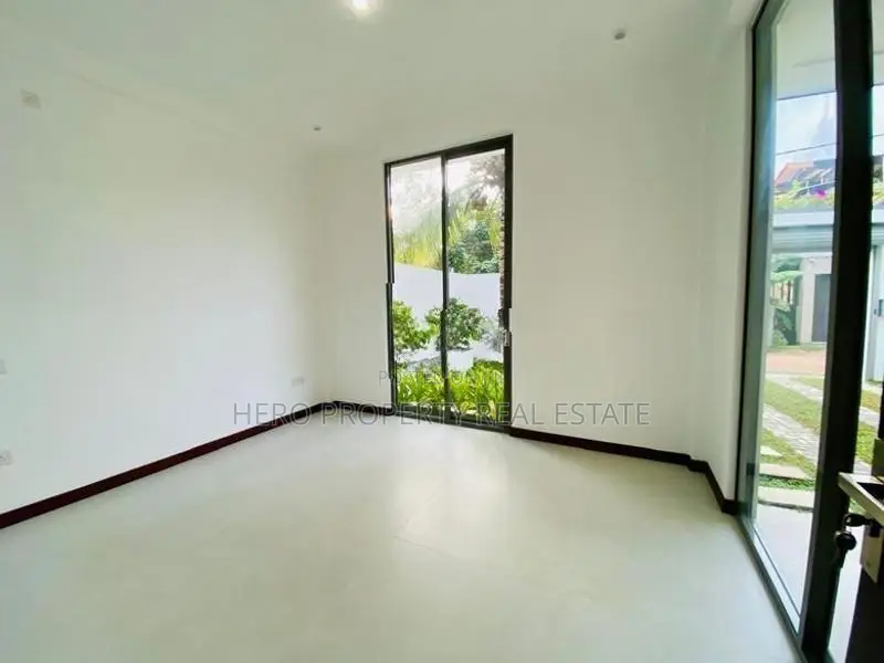 HJS159- Luxury Valuable House for Sale in Kadawatha