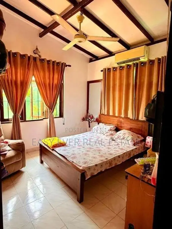 ප්‍රධාන බස් මාර්ගයට ආසන්නව අංගසම්පූර්ණ නිවස ගෘහ භාණ්ඩ සමඟ / KK 14989