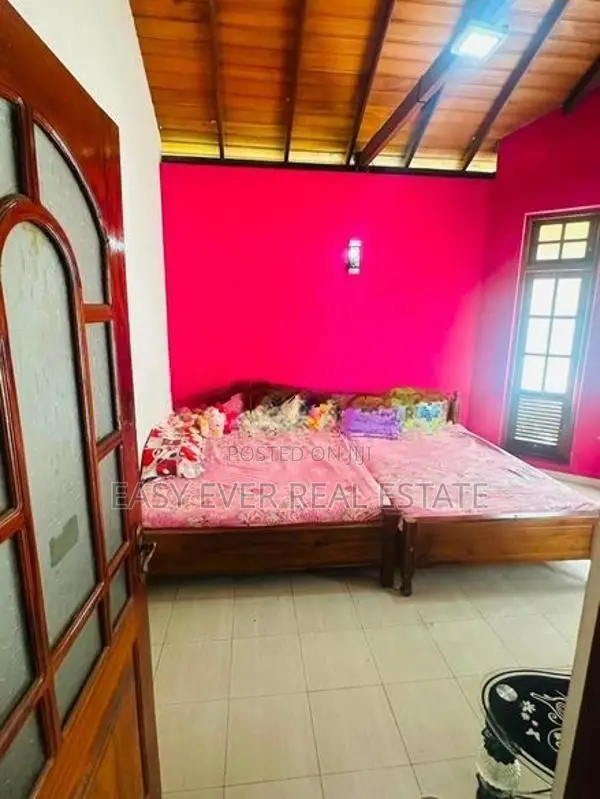රාගම – බටුවත්තෙන් වටිනා දෙමහල් නිවසක් / AJ14712