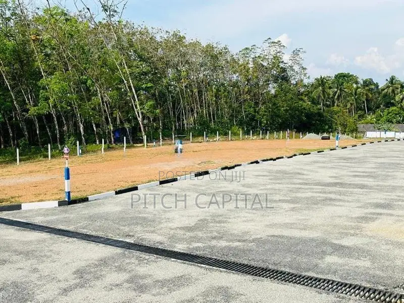 kaluaggala 122 ප්‍රධාන බස් පාරට මුහුණලා විකිණීමට අගනා බිම් කොටස් කිපයක