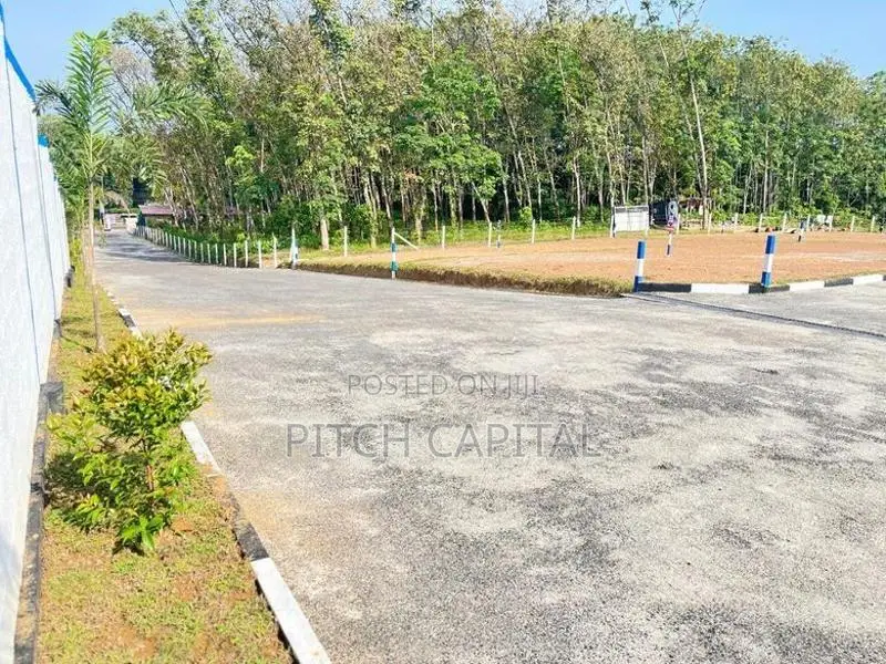 kaluaggala 122 ප්‍රධාන බස් පාරට මුහුණලා විකිණීමට අගනා බිම් කොටස් කිපයක