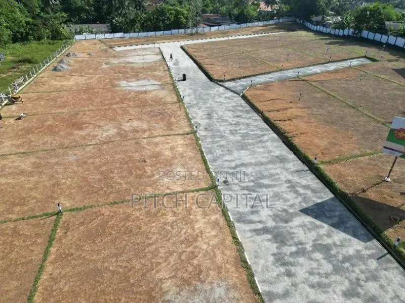 kaluaggala 122 ප්‍රධාන බස් පාරට මුහුණලා විකිණීමට අගනා බිම් කොටස් කිපයක