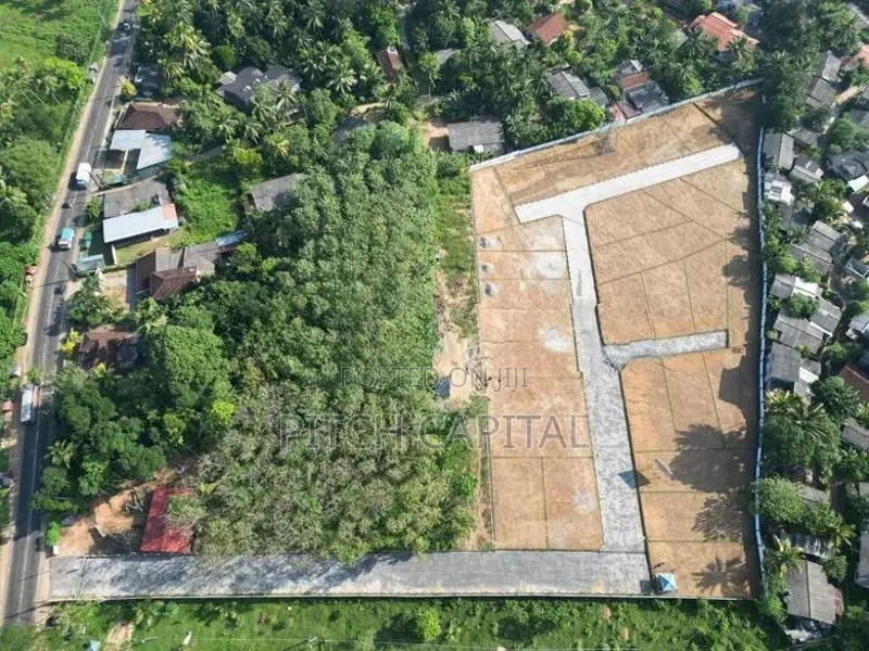 kaluaggala 122 ප්‍රධාන බස් පාරට මුහුණලා විකිණීමට අගනා බිම් කොටස් කිපයක