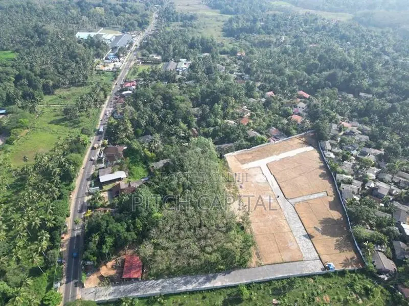 kaluaggala 122 ප්‍රධාන බස් පාරට මුහුණලා විකිණීමට අගනා බිම් කොටස් කිපයක