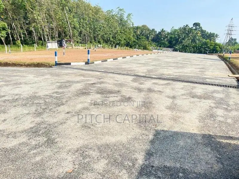 kaluaggala 122 ප්‍රධාන බස් පාරට මුහුණලා විකිණීමට අගනා බිම් කොටස් කිපයක
