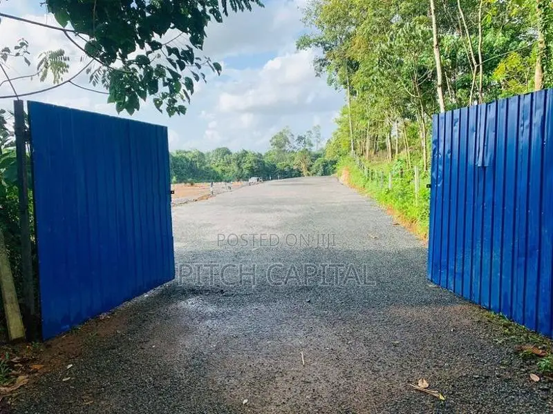 Hadapangoda නිදහස් පරිසරයක් සමගින් මාවක් ඔයට මායිම්ව බිම් කොටස්