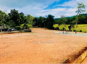 කැකනදුර ඉඩම්
