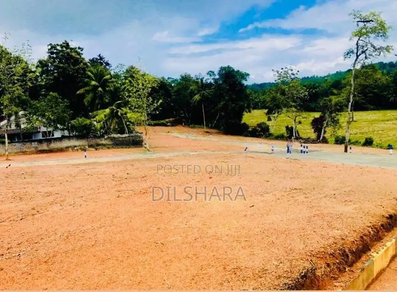 කැකනදුර ඉඩම්