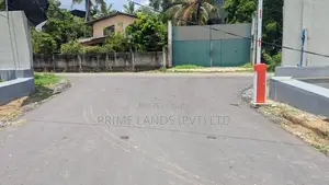 කුරුණෑගල නගරයට ළඟින් මීගමුව පාර ආසන්නයේම ඉඩමක්