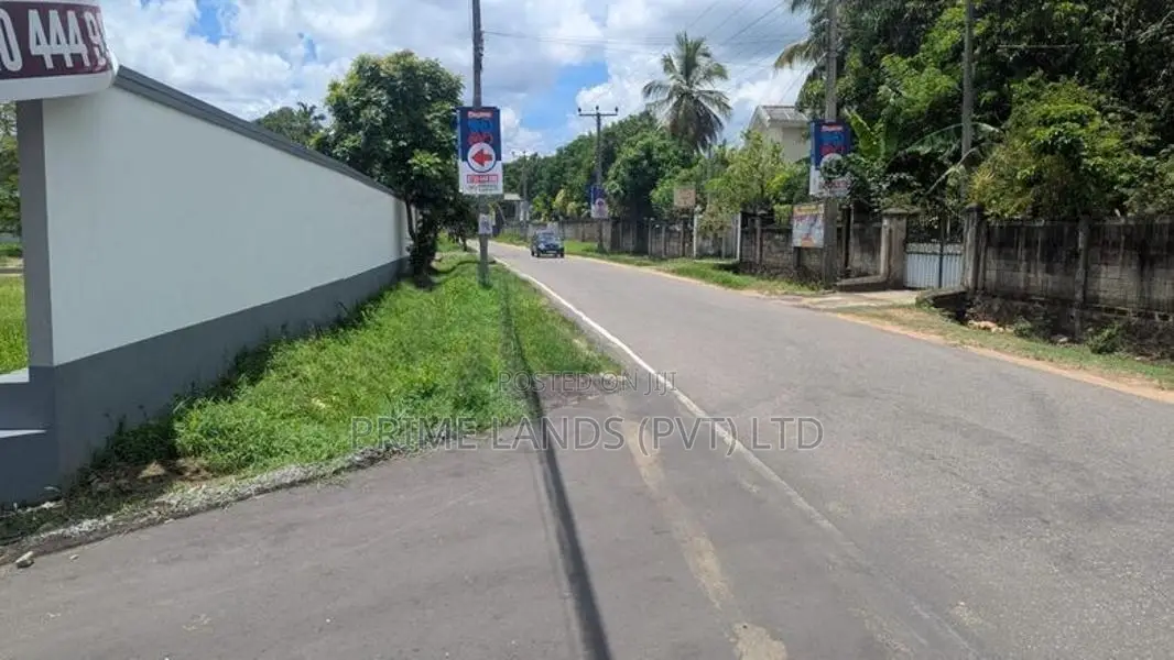 කුරුණෑගල නගරයට ළඟින් මීගමුව පාර ආසන්නයේම ඉඩමක්