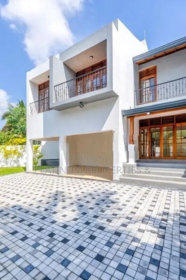 Super Luxury 14P Modern House For Sale In Battaramulla Near Waters Edg