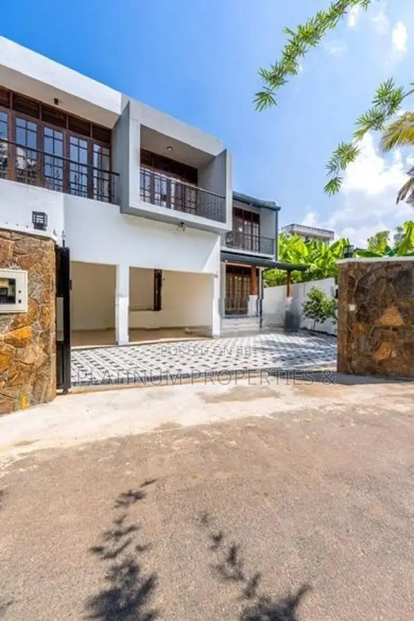 Super Luxury 14P Modern House For Sale In Battaramulla Near Waters Edg