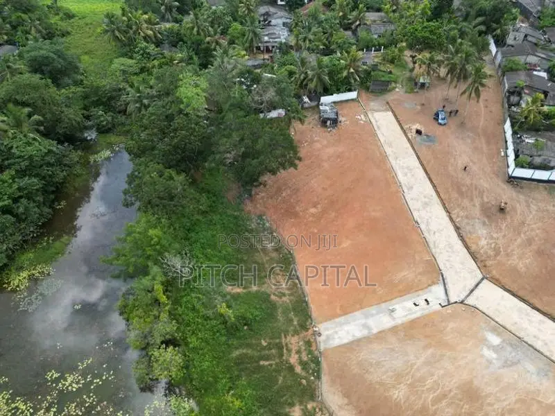 නිස්කලංක පරිසරයක වැවට මූනලා ඉඩමක්