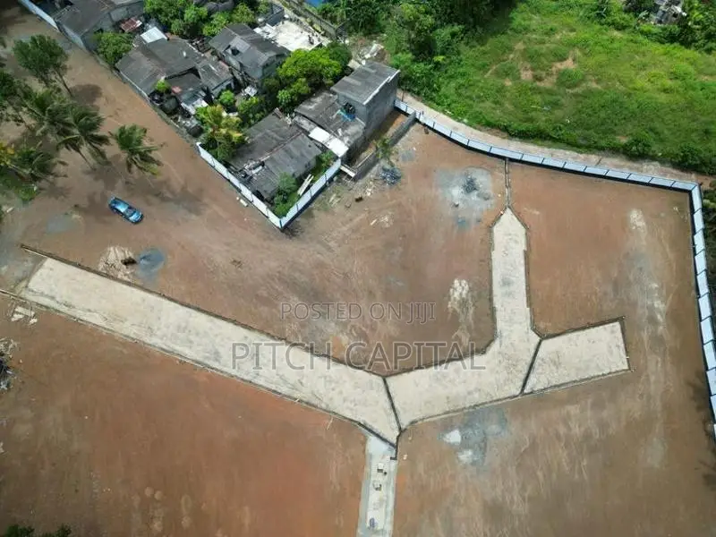 නිස්කලංක පරිසරයක වැවට මූනලා ඉඩමක්