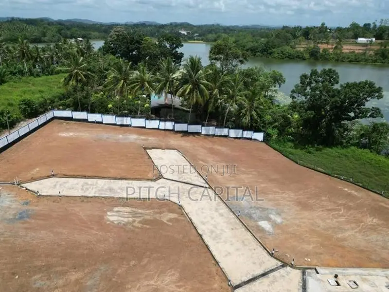 නිස්කලංක පරිසරයක වැවට මූනලා ඉඩමක්