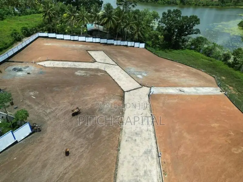 නිස්කලංක පරිසරයක වැවට මූනලා ඉඩමක්