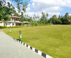 බෙලිඅත්ත බස් පාරෙන් හොද ඉඩමක්