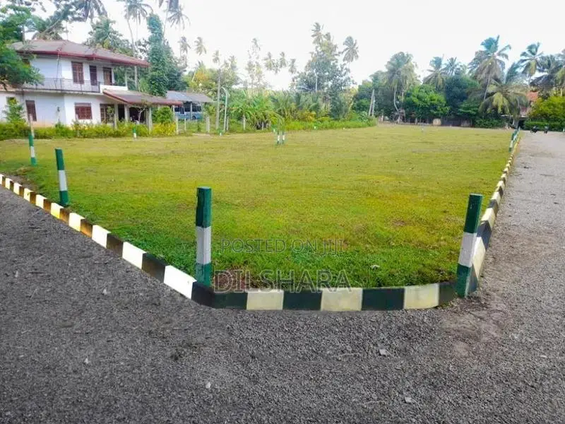 බෙලිඅත්ත බස් පාරෙන් හොද ඉඩමක්