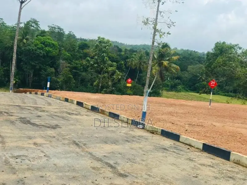 කැකනදුර පදිංචියට ඉඩමක්
