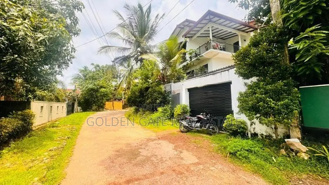 Kadawatha Spacious Two Storey House for Sale
