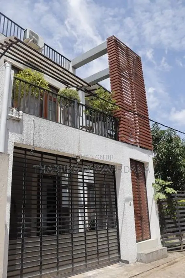 Modern 3 Storey House for Rent Mulleriyawa