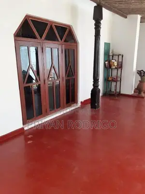 Boralesgamuwa, Lake Road - 7.5 Perches Land with an Old House to Sale