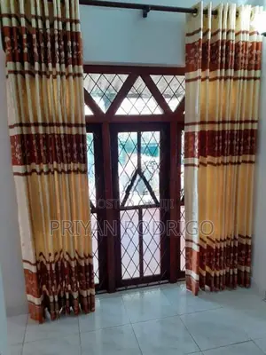 Boralesgamuwa, Lake Road - 7.5 Perches Land with an Old House to Sale