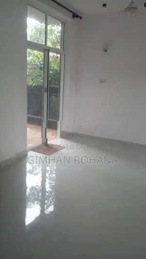 3 Bedrooms House For Rent Rathmalana